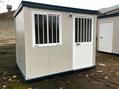Neuer Baustellencontainer 3.00 X 2.40 M grau mit blauem Dach von Mechanic International