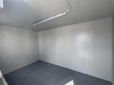 Intérieur du conteneur de chantier 4.00 x 2.40 m de Mechanic International