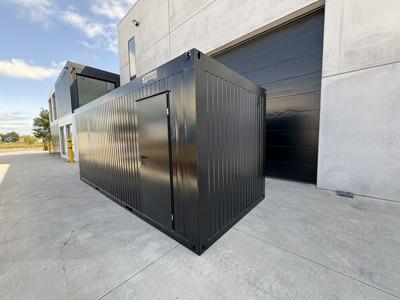 Nieuwe zwarte bureelcontainer 6.00 x 2.50 m Standard Line met één raam van Mechanic International