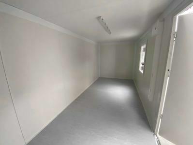 Interieur van nieuwe 20FT bureelcontainer Basic Line wit