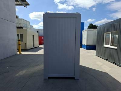 Nieuwe 8FT sanitair container Classic Line wit met 2 toiletten van Mechanic International