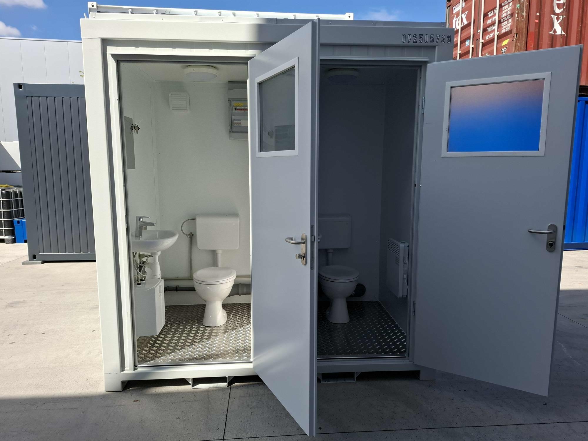 Innenraum des neuen 8FT Sanitärcontainers Classic Line mit 2 Toiletten