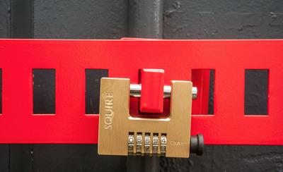 SERRURE DE CONTENEUR AVEC CADENAS A COMBINAISON SQUIRE