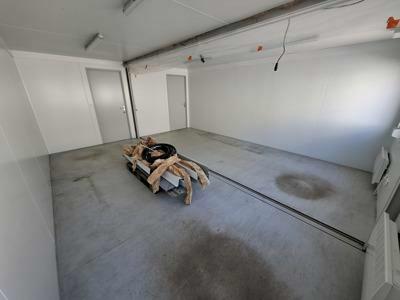 Interieur van tweedehands 20FT gekoppelde bureelcontainer Classic Line wit