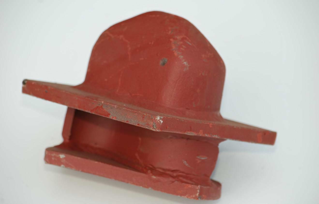 Empileur de conteneurs rouge