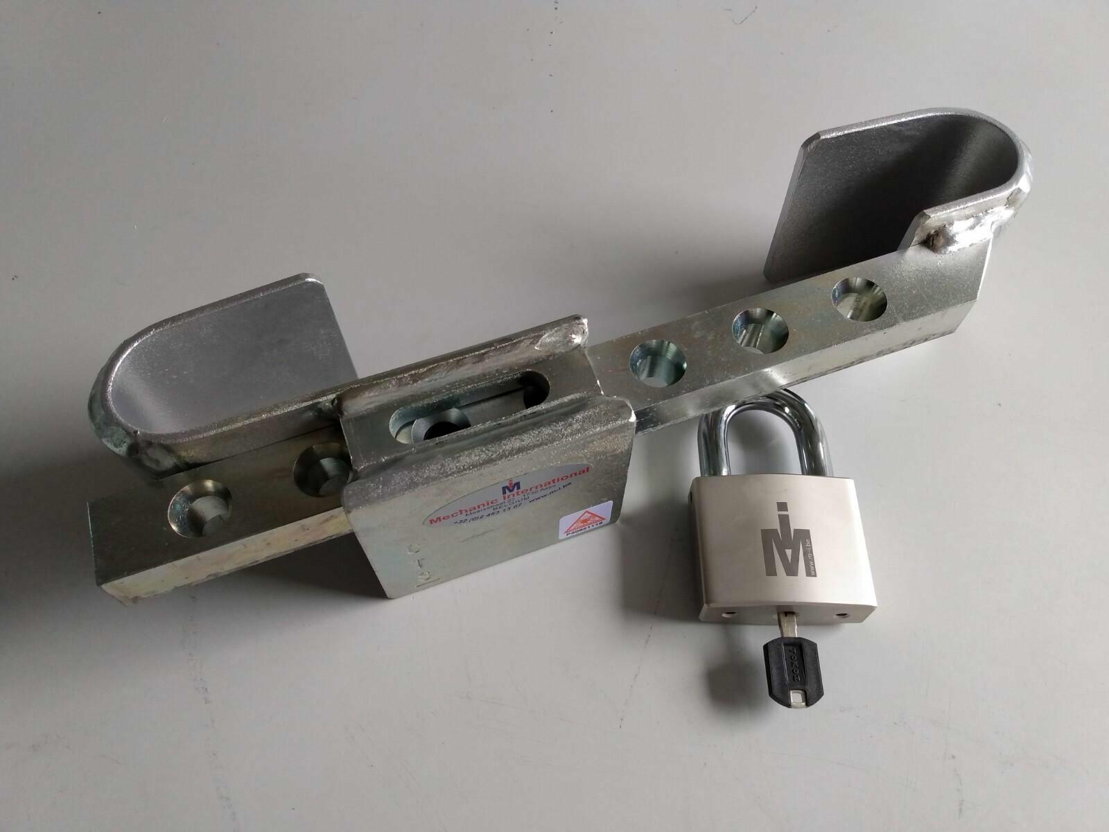 CTS Container Lock with PL7000 Padlock different key system by Mechanic International