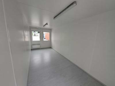 Interieur van 20ft bureelcontainer met ramen – Classic Line