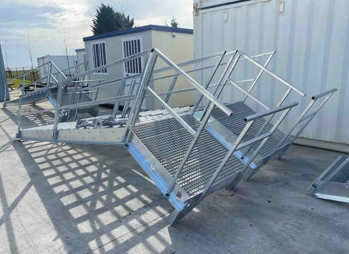 Rental Container stairs I Mechanic International | Mechanic International