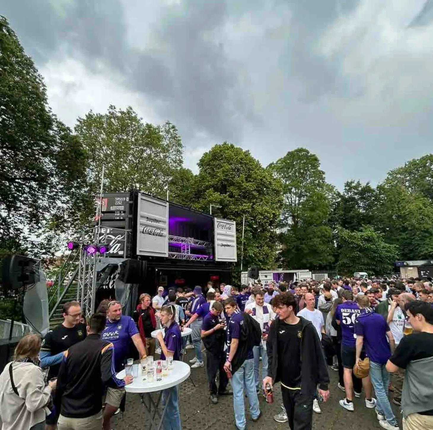 RSC Anderlecht scores with bar container and open side shipping ...