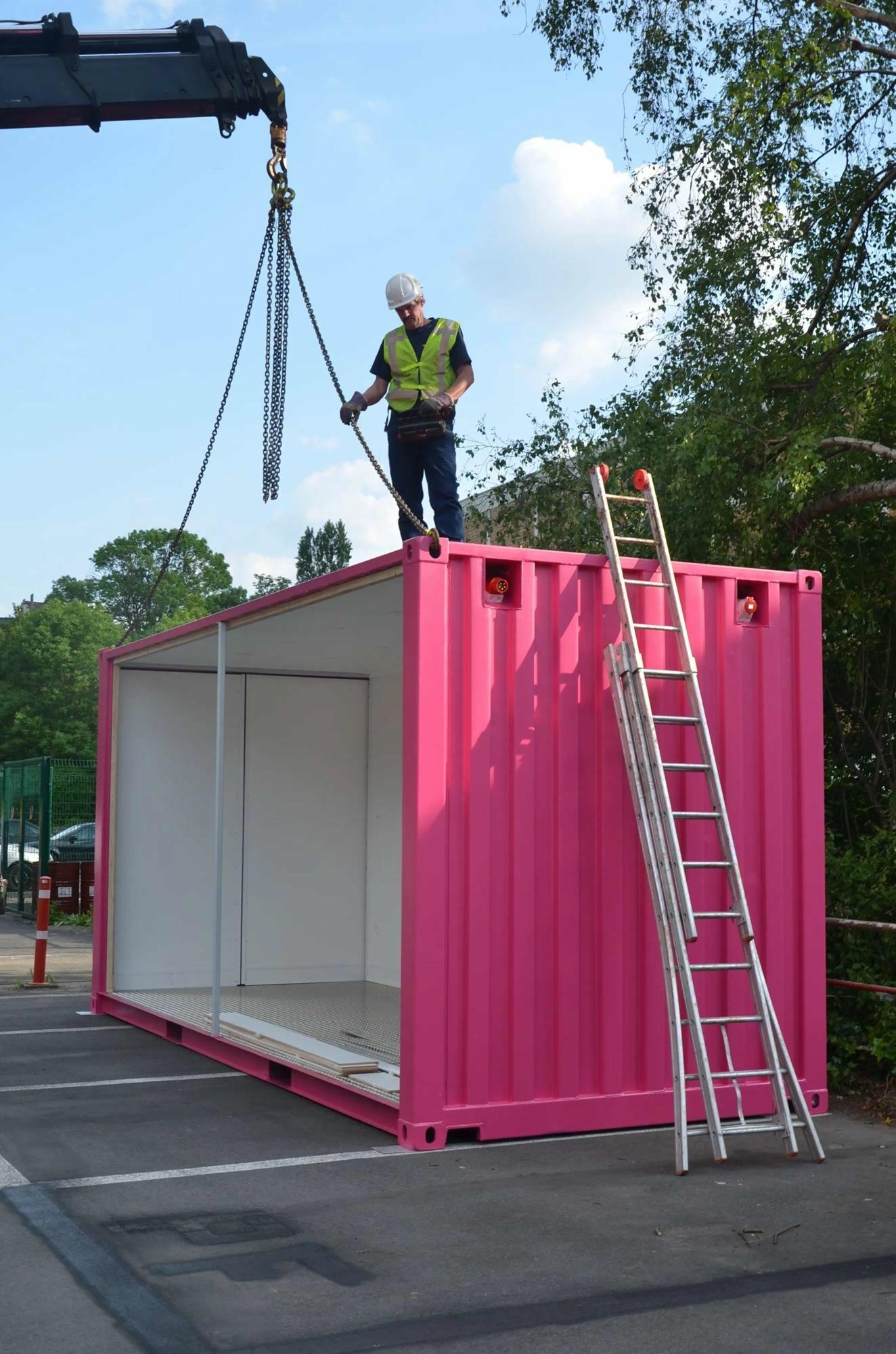 Custom Shipping Container: Carrefour Pickup Point VRT | Mechanic ...