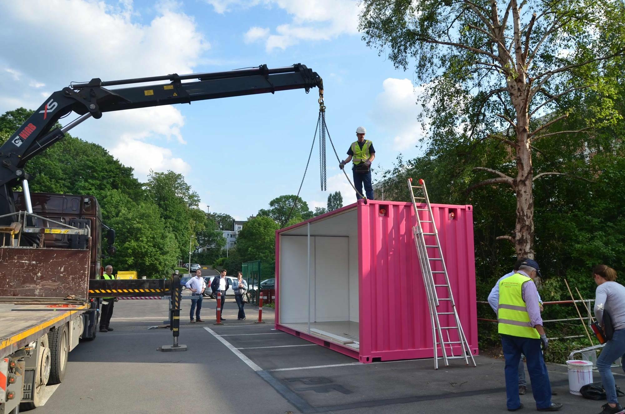 Custom Shipping Container: Carrefour Pickup Point VRT | Mechanic ...