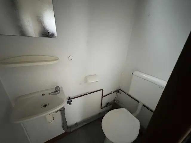 Used Office Unit 8x3m (Kitchen/WC/Lobby)