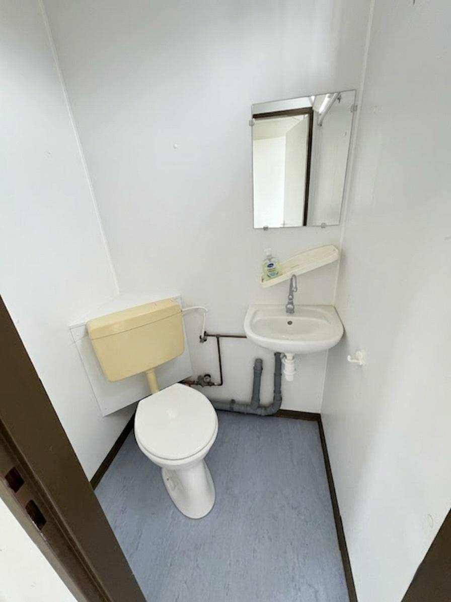 Used Office Unit 8x3m (Kitchen/WC/Lobby)