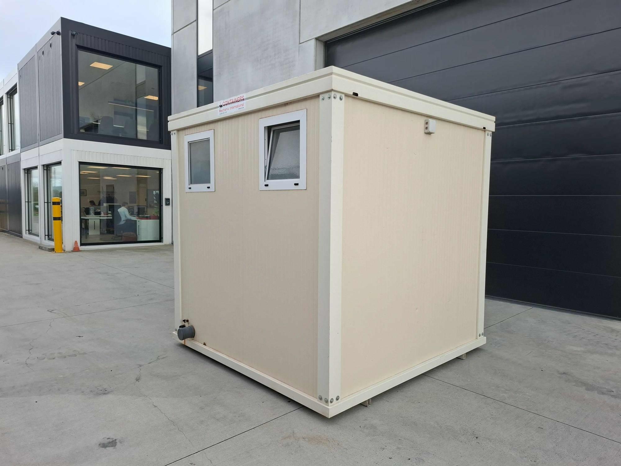 Sanitaire container 2.40x2.40m met 2 toiletten