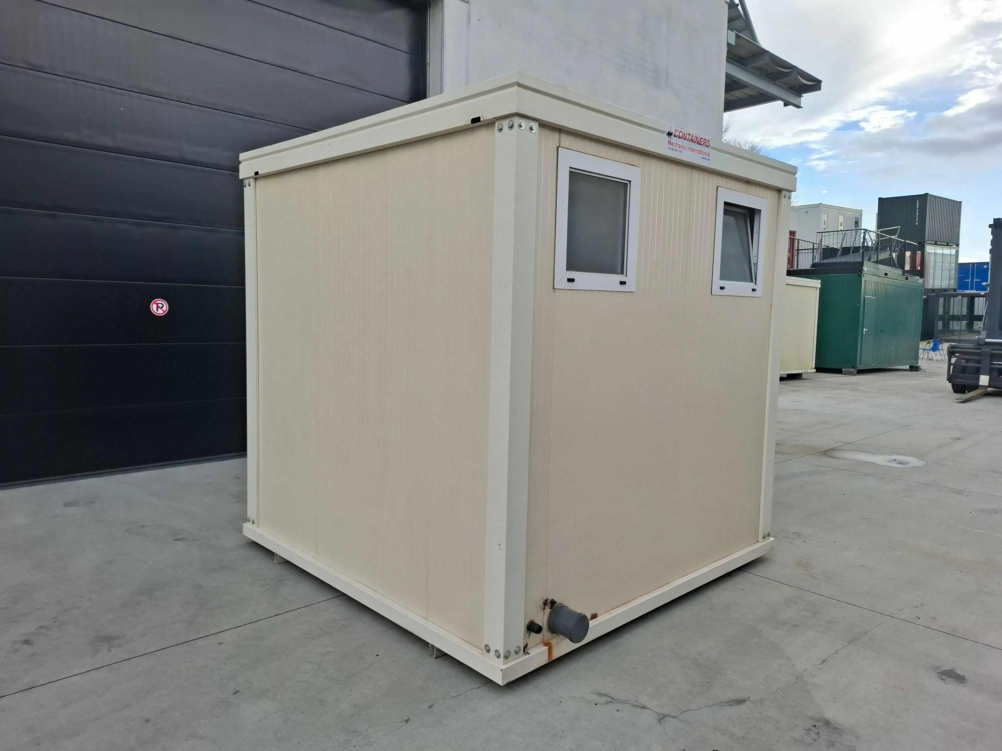 Sanitaire container 2.40x2.40m met 2 toiletten