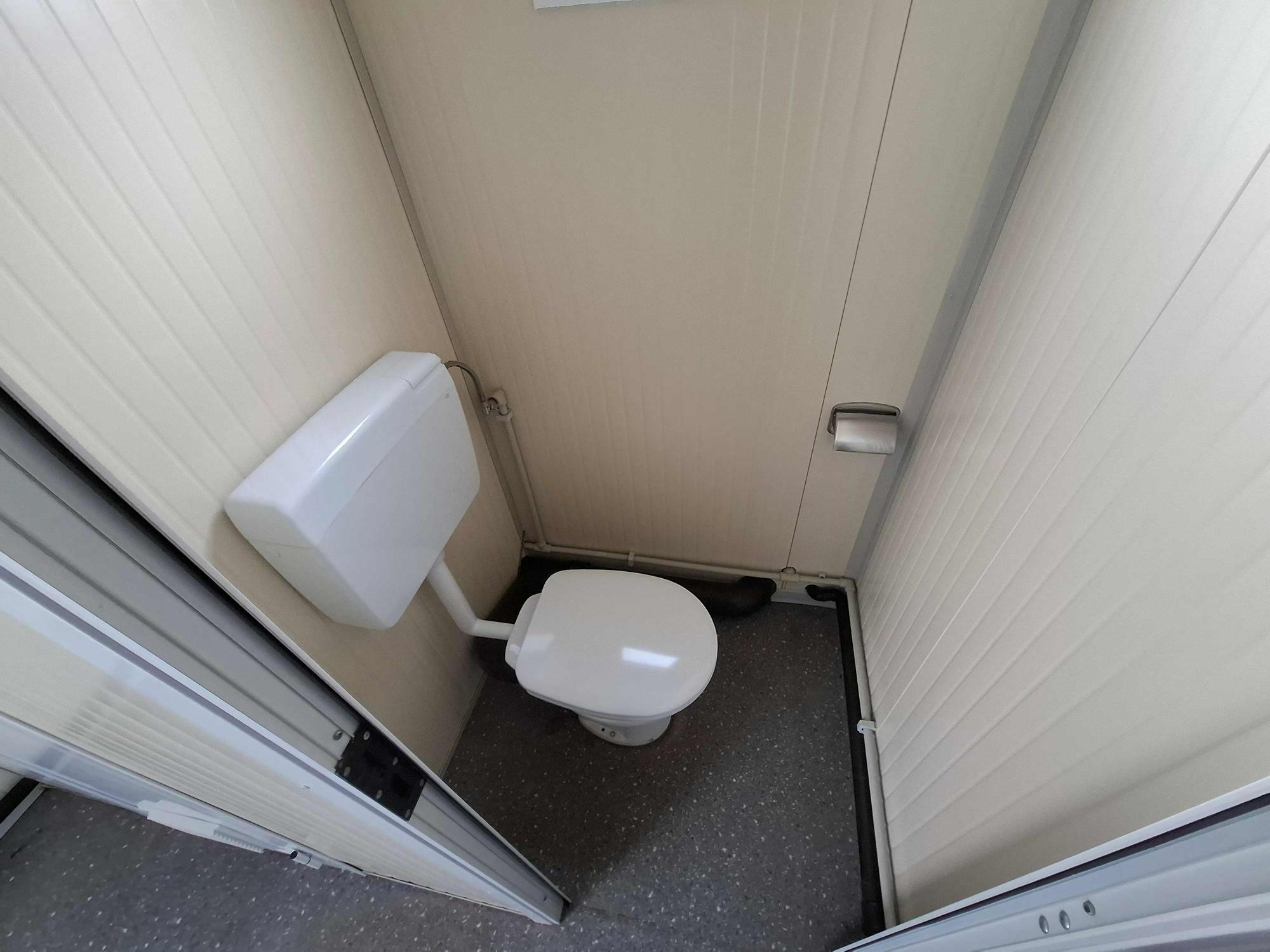 Sanitaire container 2.40x2.40m met 2 toiletten