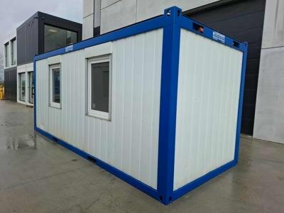 Außenansicht gebrauchter 20ft Bürocontainer Classic Line mit Fenstern an der Längsseite