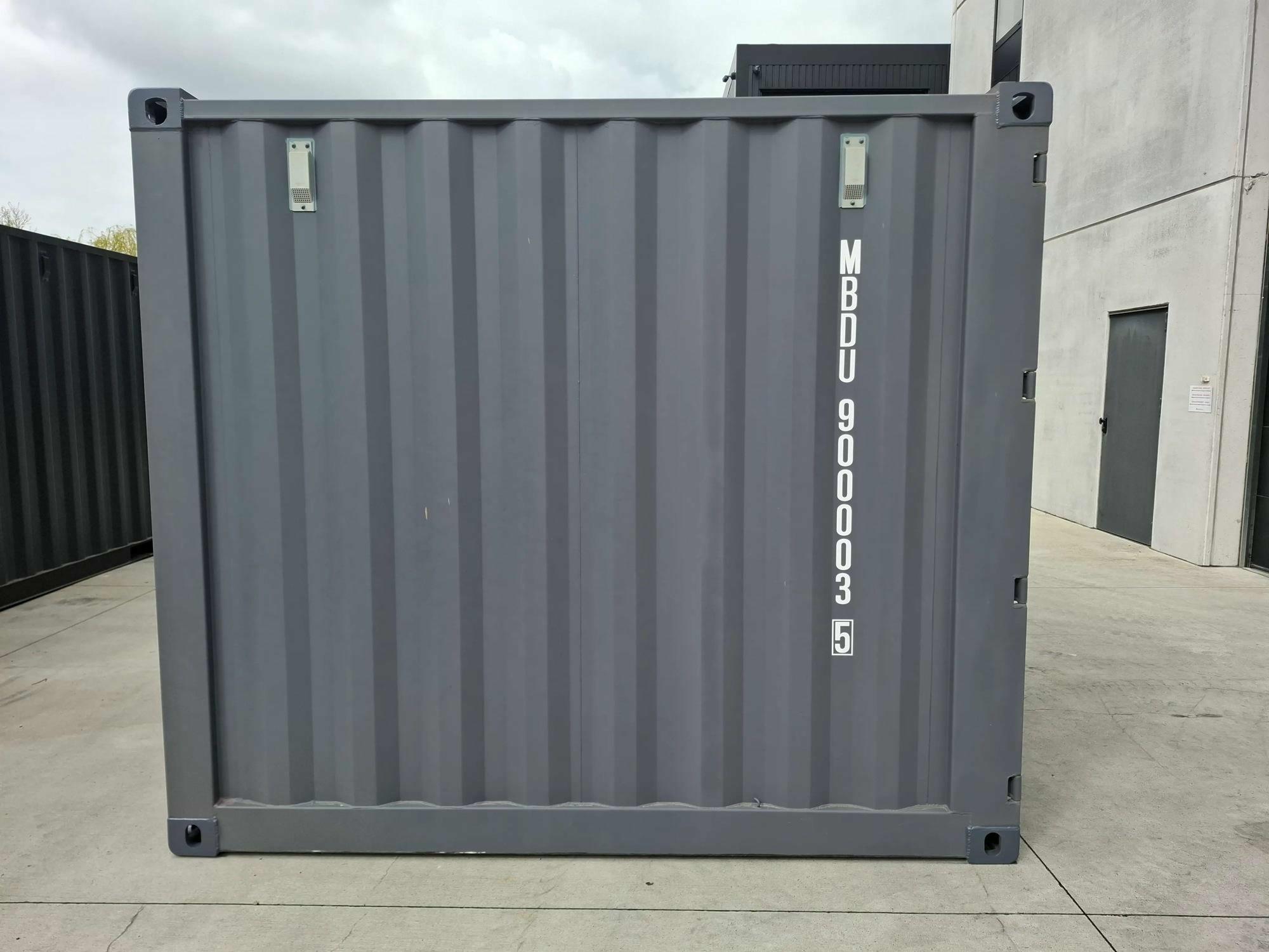 9ft zeecontainer voor opslag van Mechanic International.