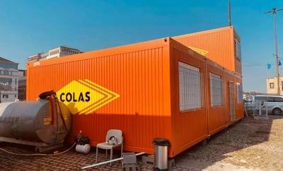 Conteneurs de bureaux empilés pour Colas