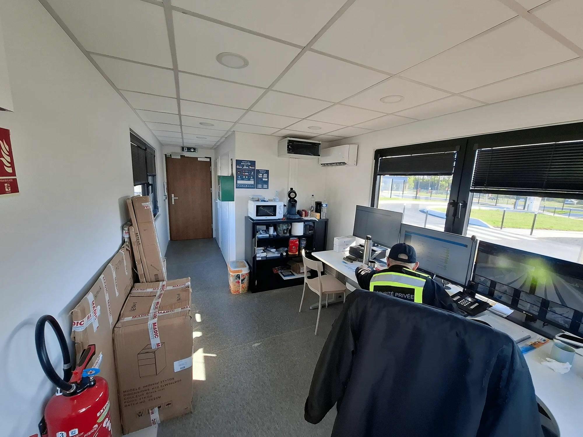 Modular reception and control post for Sanef and Certas