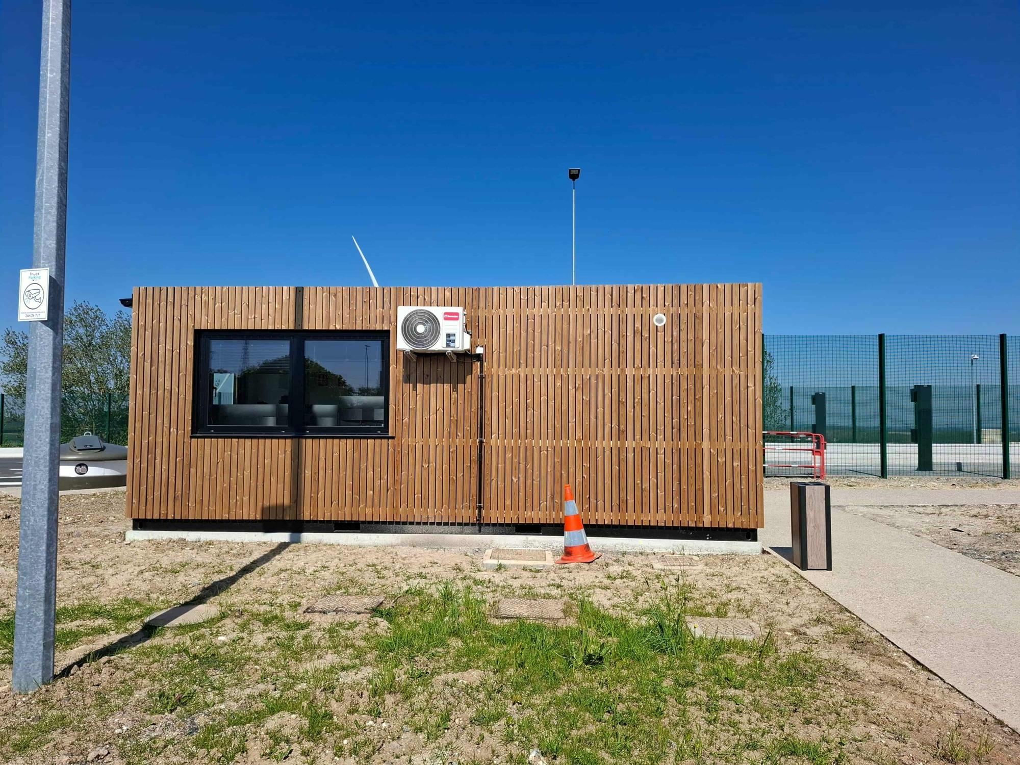 Modular reception and control post for Sanef and Certas