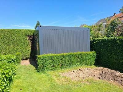 Conteneur de jardin gris anthracite par Mechanic International.